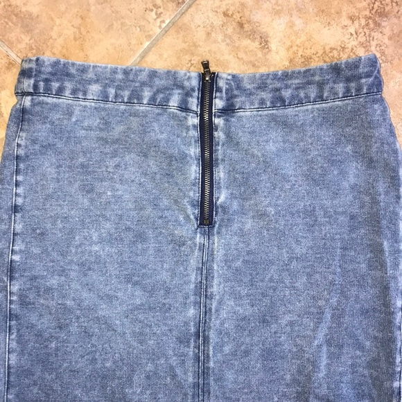 Denim like stretch pencil skirt with zipper midi - Picture 4 of 10